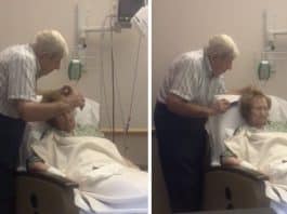 Idoso penteia carinhosamente cabelo de esposa doente