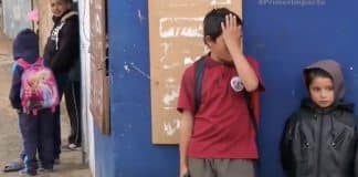 Menino de 11 anos cria irmãos mais novos completamente sozinho