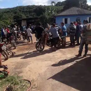 Comunidade se junta para ajudar a cultivar terra de produtor com filhas doentes sabiaspalavras.com - Comunidade se junta para ajudar a cultivar terra de produtor com filhas doentes