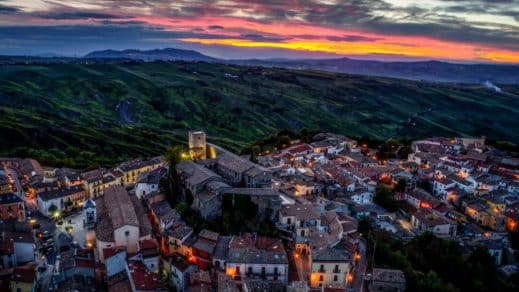 sabiaspalavras.com - Cidade em Itália está a vender casas por R$ 5