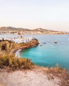 sabiaspalavras.com - Família oferece mais de R$ 10.000 a casal que cuide da sua mansão de luxo em Ibiza