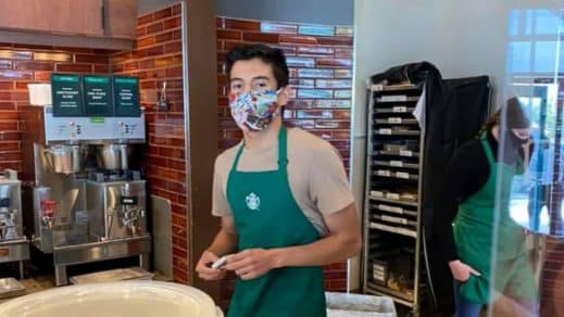 sabiaspalavras.com - Funcionário da Starbucks recebe R$ 565 mil em gorjetas após recusar atender cliente sem máscara