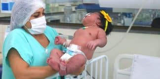 ‘Superbebê’: Mãe dá à luz bebê de 7 kg e surpreende pais e equipe médica da maternidade