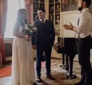 Mulher finge seu próprio casamento apenas para chamar a atenção do ex-namorado sabiaspalavras.com - Mulher finge seu próprio casamento apenas para chamar a atenção do ex-namorado