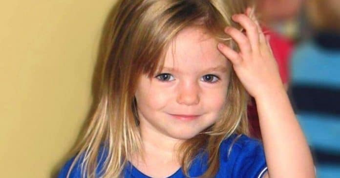 Polícia ataca casa com foto de Madeleine McCann na parede após denúncia