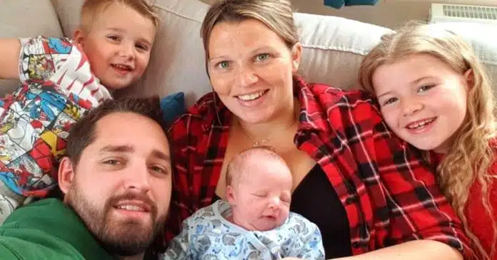 mae-come-apenas-uma-vez-por-dia-para-poder-alimentar-os-tres-filhos Mãe come apenas uma vez por dia para poder alimentar os três filhos