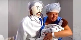 VÍDEO: Mulher casada com boneco ”dá à luz” a um bonequinho de pano