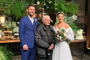 sabiaspalavras.com - Padre celebra casamento do próprio neto: 'quase ninguém tem essa oportunidade', diz avô