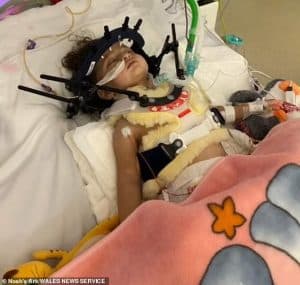 sabiaspalavras.com - VÍDEO: Bebê volta a andar milagrosamente após quebrar a coluna vertebral em acidente de carro