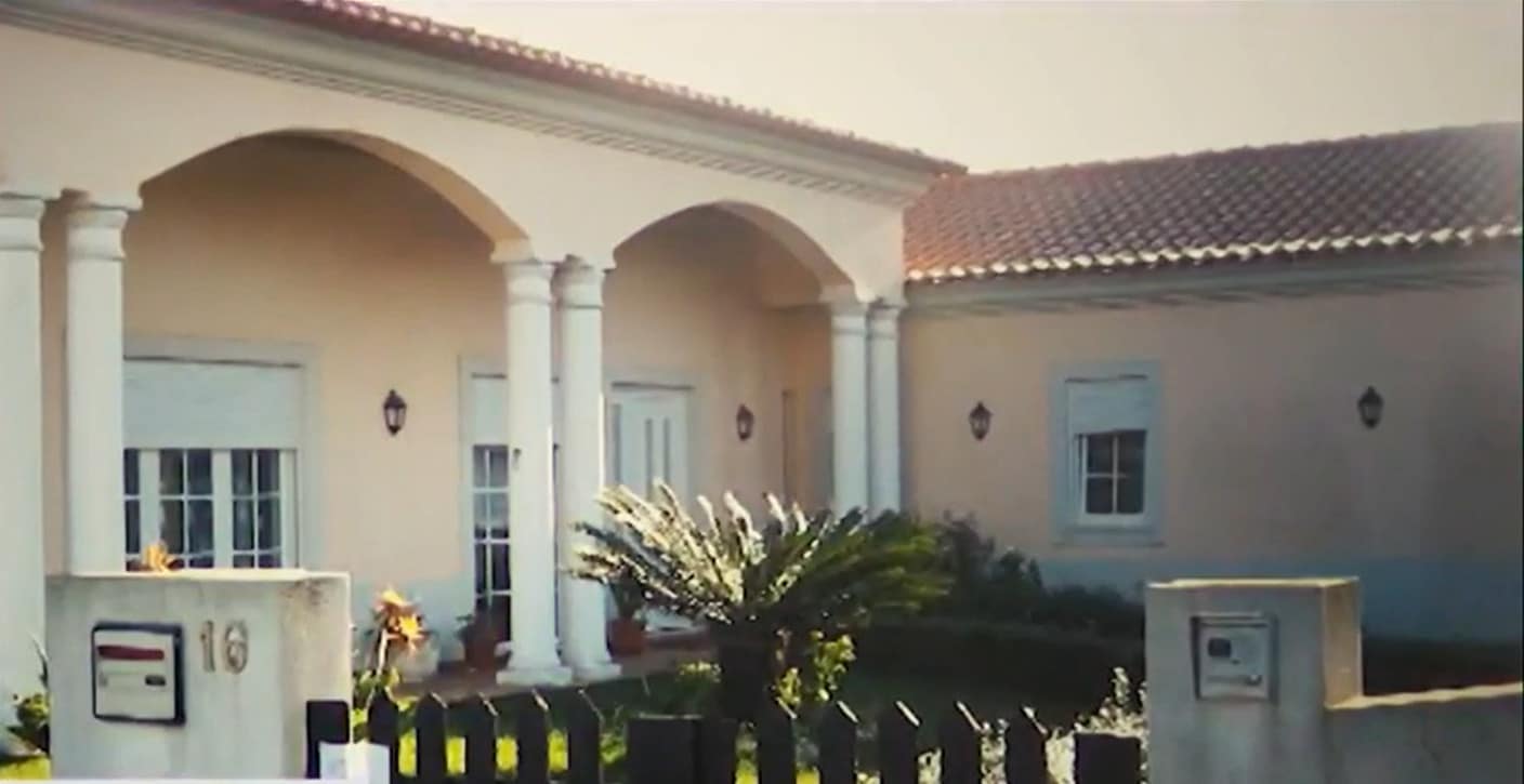 Casal compra casa em leilão, mas quase dois anos depois é obrigado a morar numa garagem sabiaspalavras.com - Casal compra casa em leilão, mas quase dois anos depois é obrigado a morar numa garagem