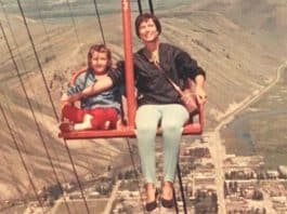 Fotos antigas de pais criando filhos que não seriam aprovadas hoje