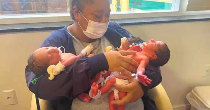 Mãe dá à luz trigêmeos 10 meses após ter gêmeos