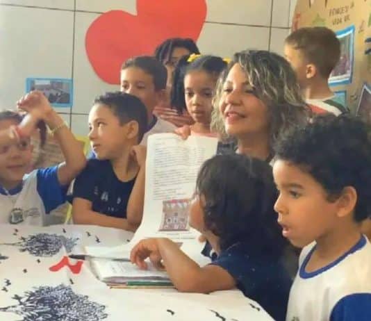 Alunos escrevem carta para menina que chorou após ouvir que ‘não existe princesa preta’