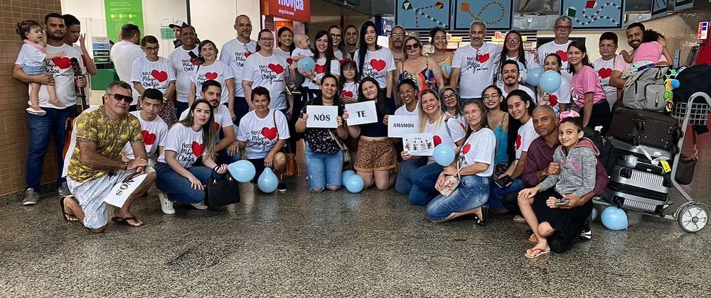 Vídeo: Bebê é aplaudido durante voo após vencer a leucemia com apenas 8 meses sabiaspalavras.com - Vídeo: Bebê é aplaudido durante voo após vencer a leucemia com apenas 8 meses
