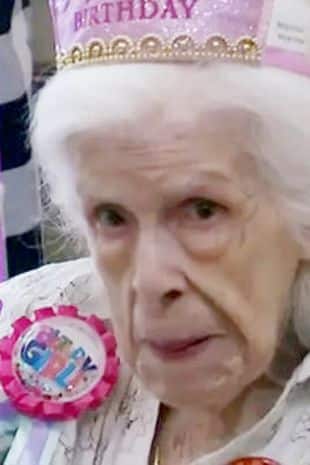 sabiaspalavras.com - Mulher comemora 101 anos e diz que tequila é o segredo para uma vida feliz