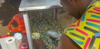 Ao vender pipoca nas cores do Brasil, vendedor faz sucesso: “deu pra tirar uns R$ 800”