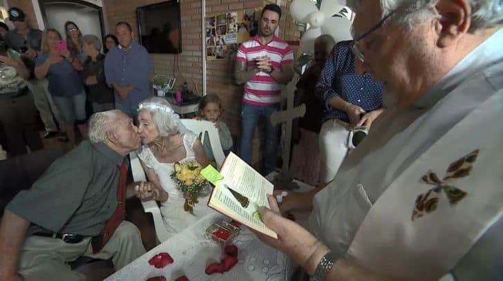 sabiaspalavras.com - Avós voltam a namorar como antigamente e se casam com mais de 90 anos: "Amor puro”