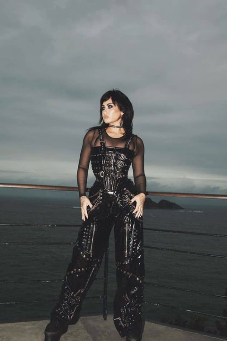 sabiaspalavras.com - Demi Lovato exibe seu abdômen e recebe várias críticas