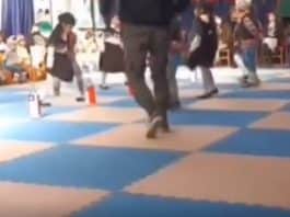 Pai, ao ver que filha não tinha par, “invade” a apresentação de dança