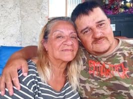 Vendido pelo pai aos 2 anos, homem reencontra família 39 anos depois