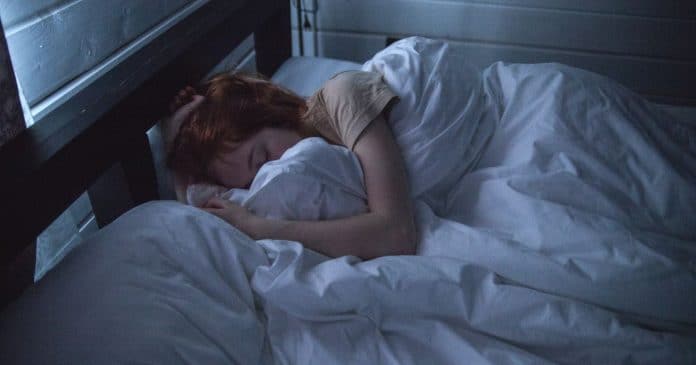A ciência explica o que a paralisia do sono faz ao seu corpo (e por que isso acontece)