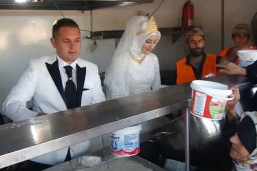 sabiaspalavras.com - Ao invés de uma festa de casamento, casal turco faz banquete a refugiados sírios
