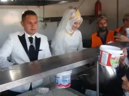 Ao invés de uma festa de casamento, casal turco faz banquete a refugiados sírios