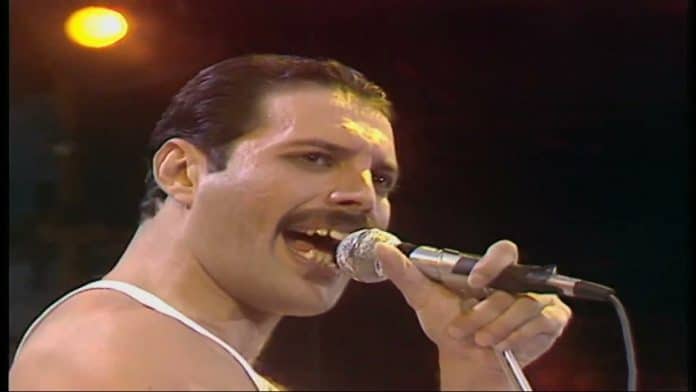 Acreditam que Freddie Mercury continua a oferecer presentes de Natal todos os anos?