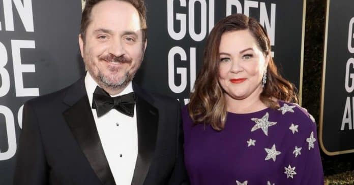 Melissa McCarthy diz que a chave para a felicidade é se casar com seu “melhor amigo estranho”