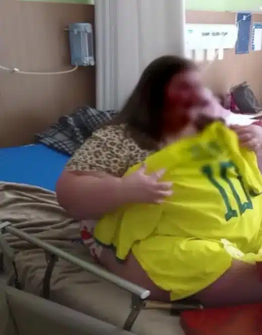 Menina de 11 anos, com mais de 200 quilos, consegue na Justiça direito à bariátrica sabiaspalavras.com - Menina de 11 anos, com mais de 200 quilos, consegue na Justiça direito à bariátrica