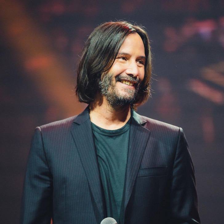 sabiaspalavras.com - O ator Keanu Reeves se ajoelha diante seus fãs e comove mais uma vez