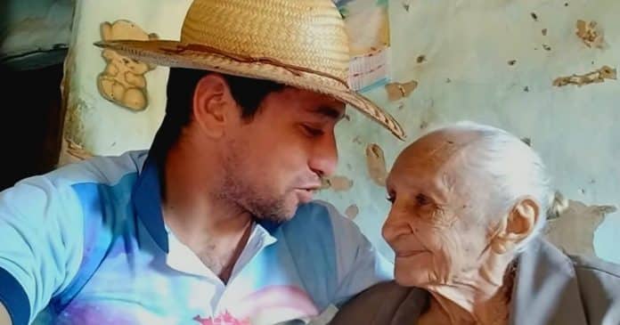 Para cuidar da avó de 105 anos com Alzheimer, neto larga o emprego