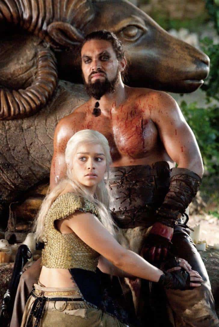 sabiaspalavras.com - Emilia Clarke confessou que chorou com Jason Momoa antes de fortes cenas em 'Game of Thrones'