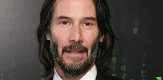 Keanu Reeves doa muito dinheiro porque sente vergonha de ser tão rico