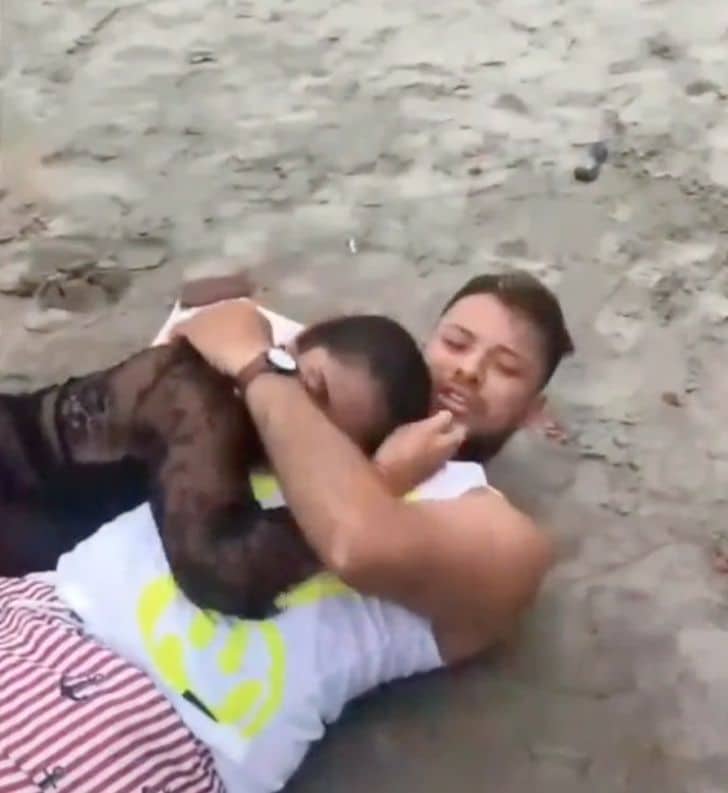 sabiaspalavras.com - "Que lindo seu trabalho": Mulher flagra marido a traindo na praia com a sua secretária