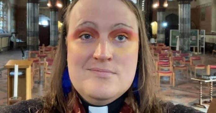 padre-se-identifica-como-nao-binario-apos-sentir-uma-conexao-com-deus-senti-que-ele-estava-me-guiando Padre se identifica como não-binário após sentir uma conexão com Deus: “Senti que ele estava me guiando”