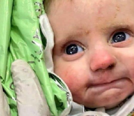 Bebê de 2 meses passa 128 horas em escombros na Turquia