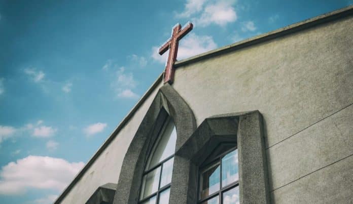 Igreja Anglicana considera o uso de pronomes neutros ao se referir a Deus