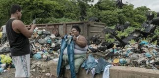 Mulher faz sucesso na internet por encontrar “tesouros” no lixão