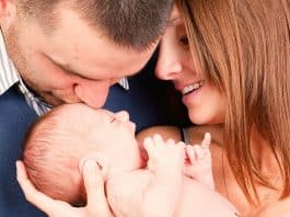 Pais de quíntuplos decidem ficar com apenas um dos filhos e entregar os outros para adoção