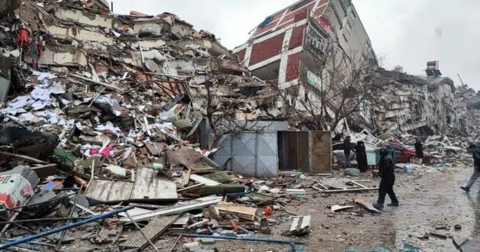 terremoto-de-magnitude-78-deixa-mais-de-24-mil-mortos-na-turquia-e-na-siria Terremoto de magnitude 7,8 deixa mais de 2,4 mil mortos na Turquia e na Síria