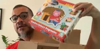 Cliente compra iPhone por site da internet e recebe jogo de quebra-cabeças dos ‘Três Porquinhos’