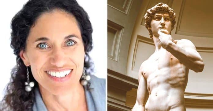 Diretora de escola é forçada a pedir demissão após pais reclamarem que ela mostrava estátuas nuas aos alunos