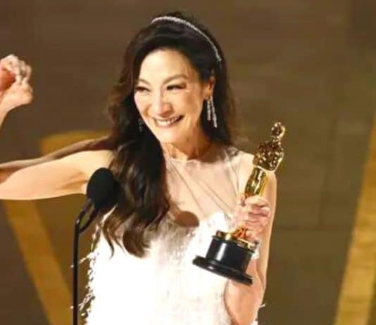 Michelle Yeoh faz história: 1ª mulher asiática a ganhar Oscar de melhor atriz