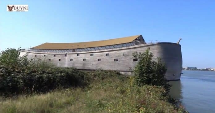 Milionário constrói Arca de Noé fiel à descrição da Bíblia