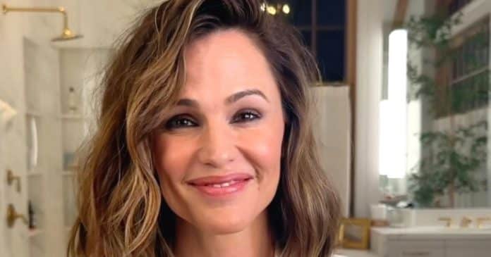 Jennifer Garner mantém os filhos longe das redes sociais: “Não é bom para adolescentes”