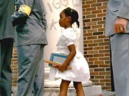 Mãe branca proíbe filha de assistir filme sobre segregação na escola para ela não sentir culpa pelo racismo