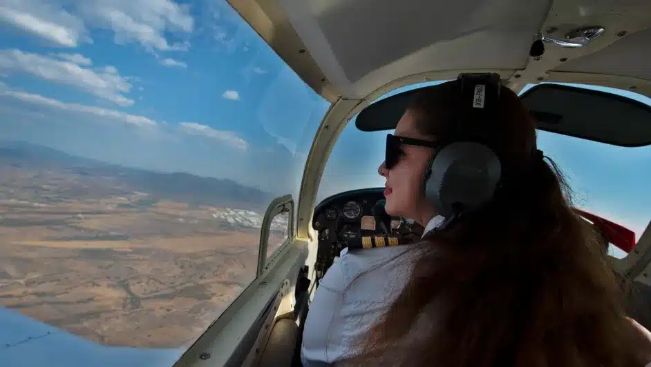 sabiaspalavras.com - Mulher que batalhou vendendo milho na rua realiza o sonho de se tornar piloto de avião