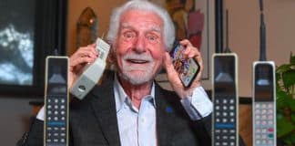 “Pare de olhar para o seu celular” diz inventor, 50 anos depois