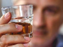 A ciência explica o que acontece com seu corpo quando você para de beber álcool